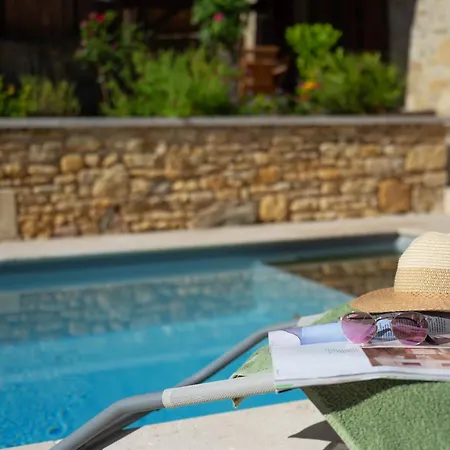Charme & Piscine Chauffee Perigord Noir * Coly